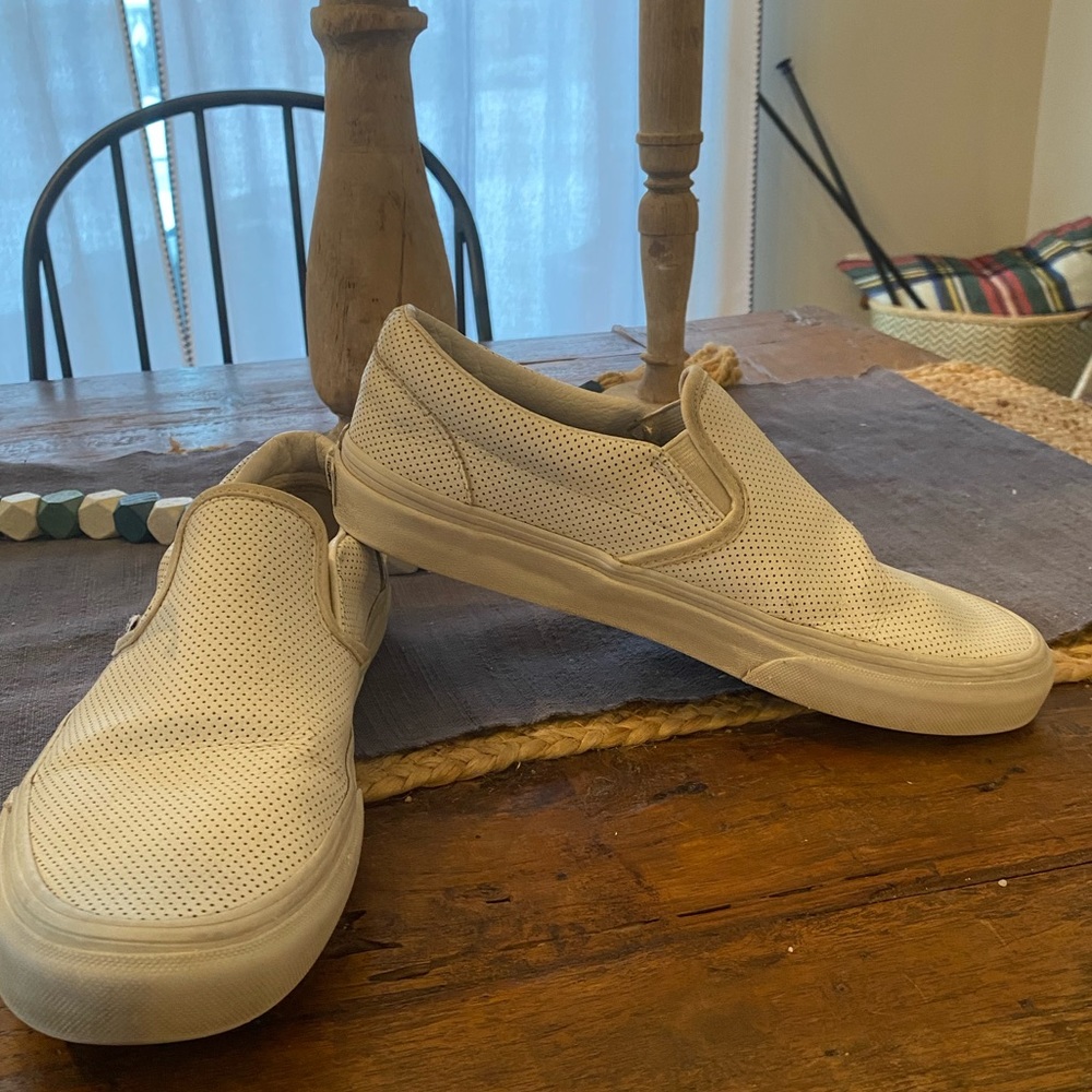 Vans Perf Leather Slip-On (white) men’s‎ 7 Women’s 8.5